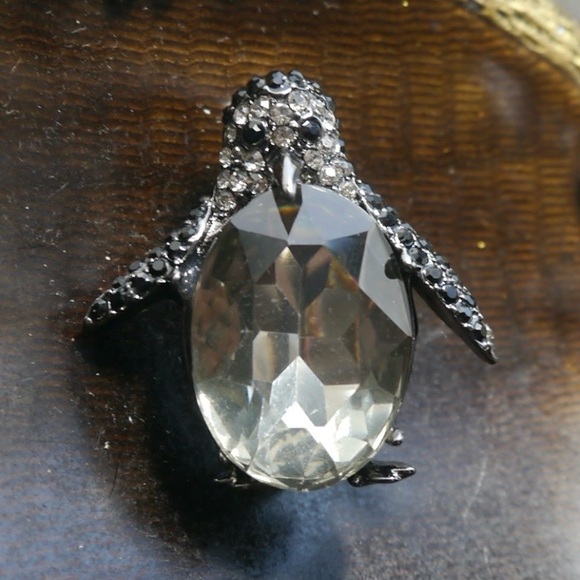 Antique-Style Sparkling Stone Penguin Brooch - Classic Vintage Style, - Picture 6 of 9